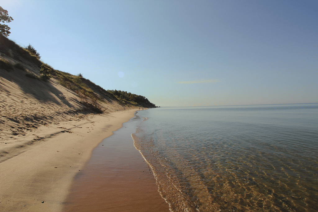 Within short walking distance to Kruse Park & dog beach
